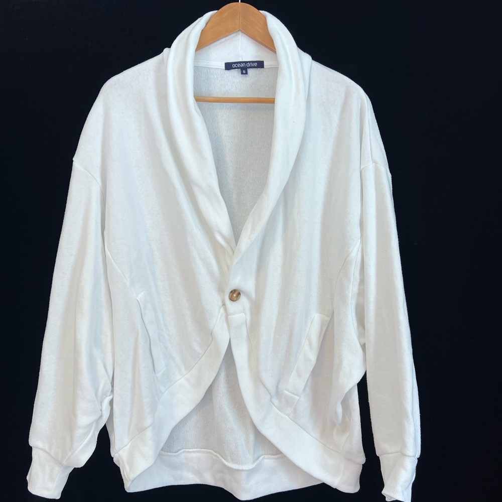 Ocean Drive Cardigan, size S.